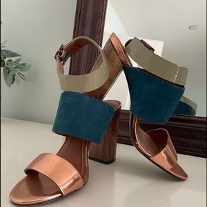 Elizabeth & James Metallic Block Wood Stack Heel Sandal